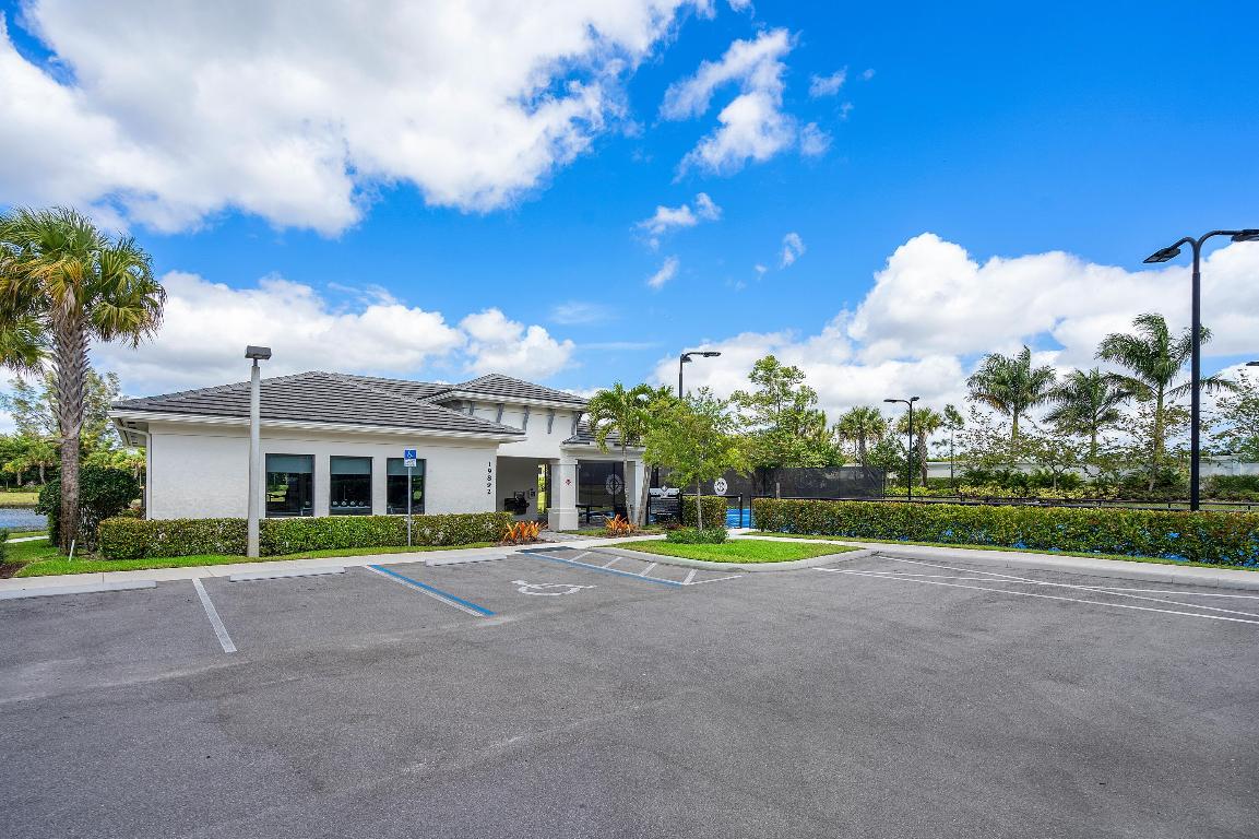 19894 Meadowside Lane