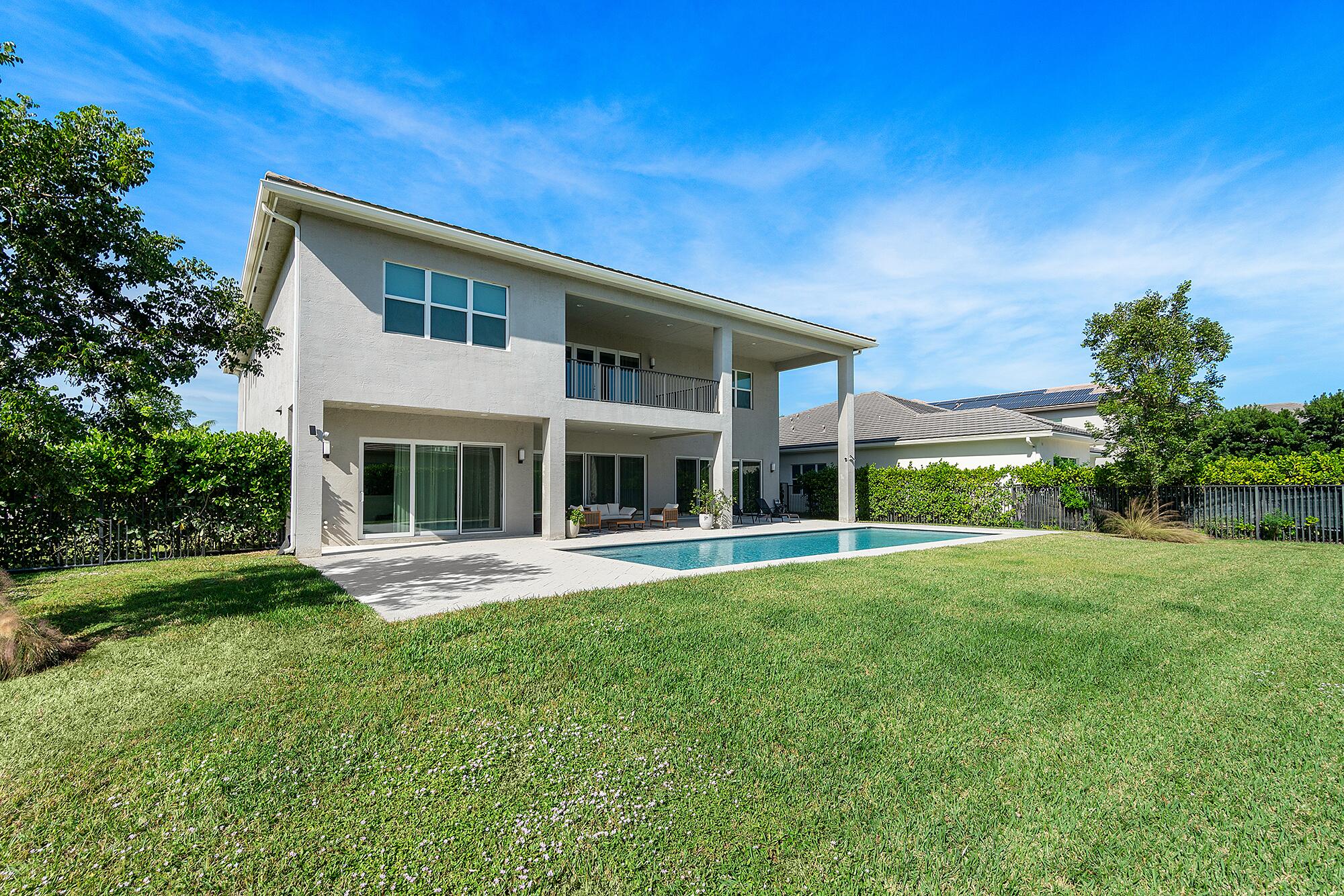 19894 Meadowside Lane