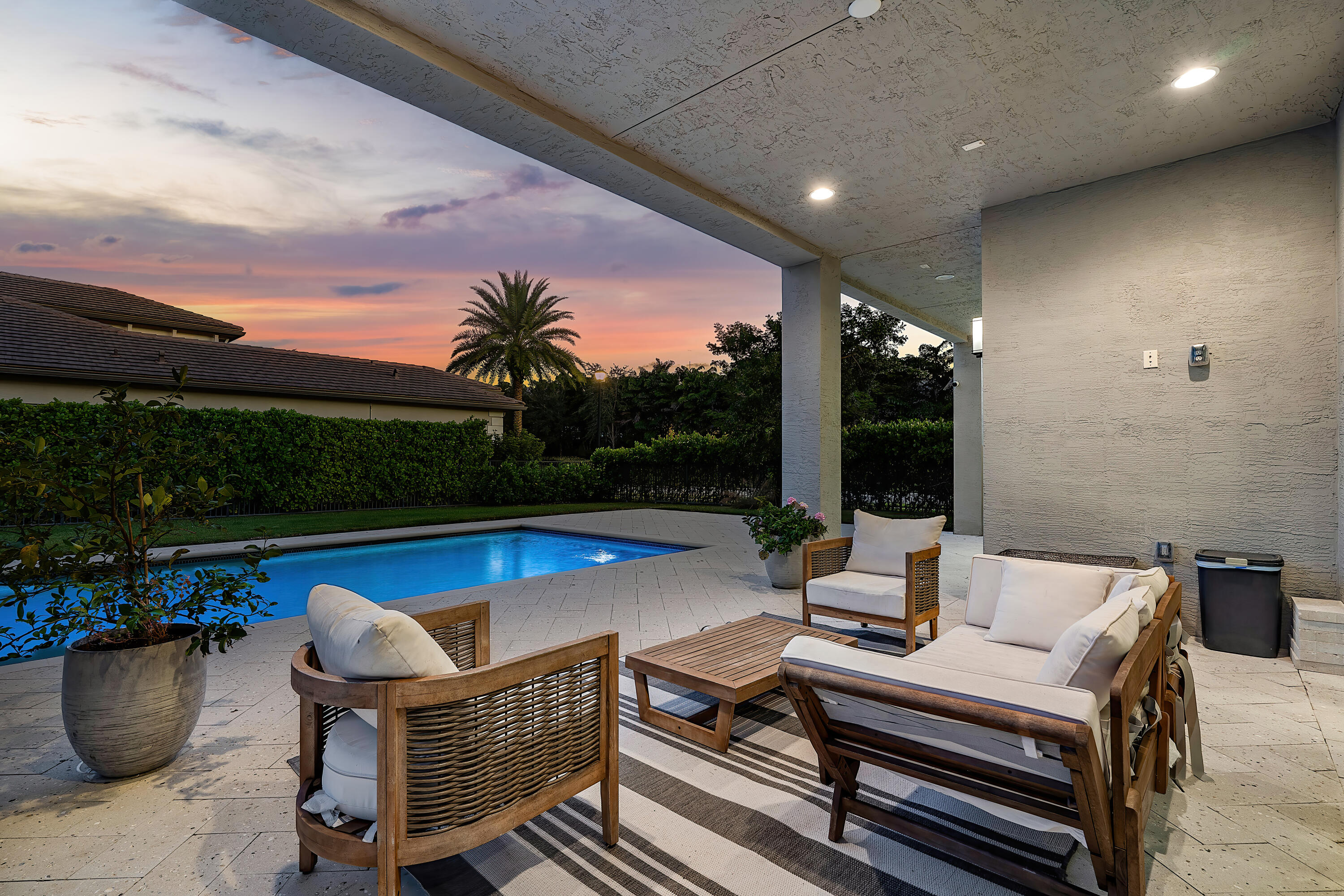 19894 Meadowside Lane