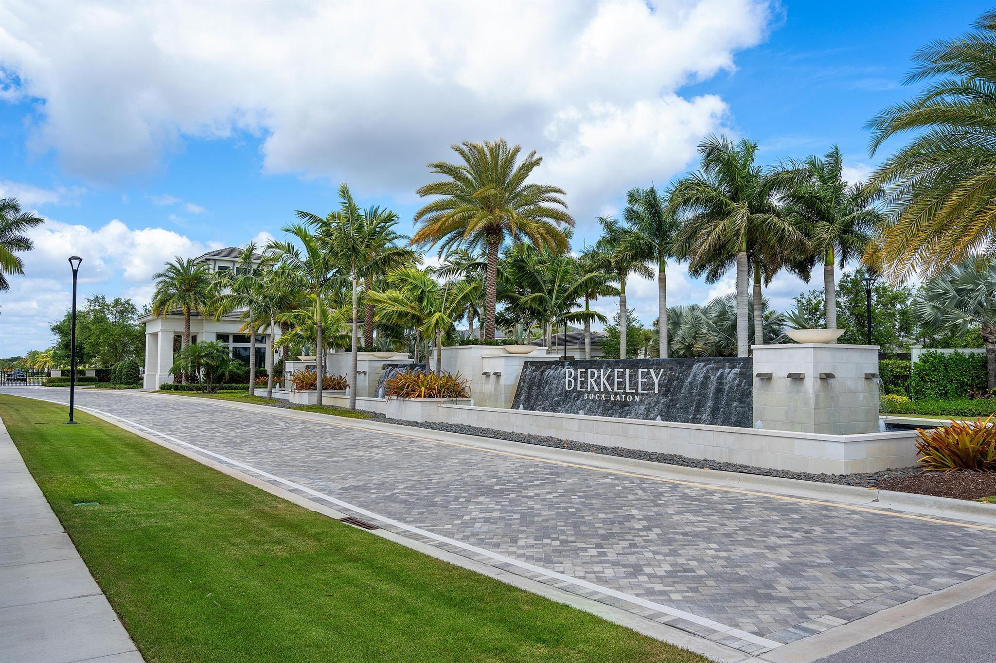 19894 Meadowside Lane