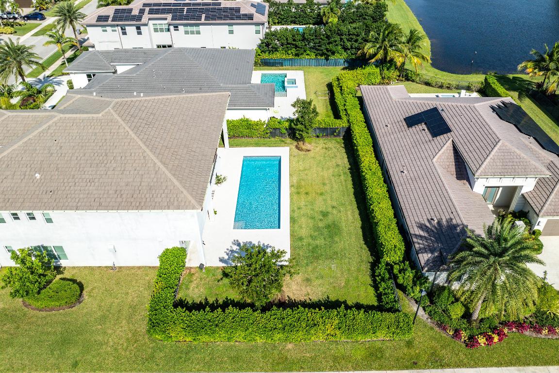 19894 Meadowside Lane