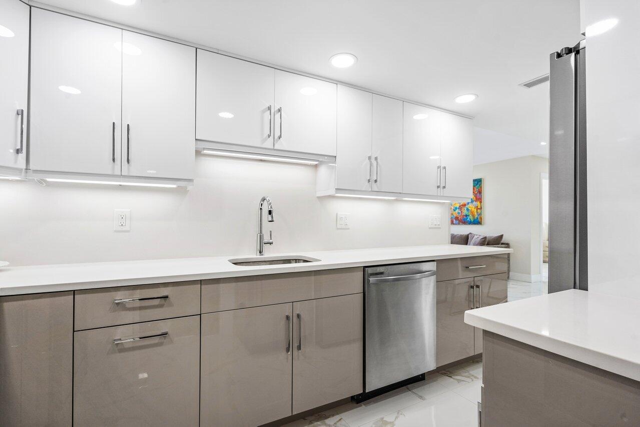 7786 Lakeside 676 Boulevard 676