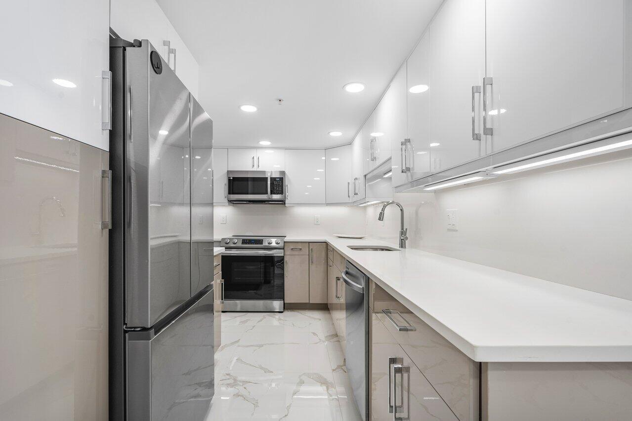 7786 Lakeside 676 Boulevard 676