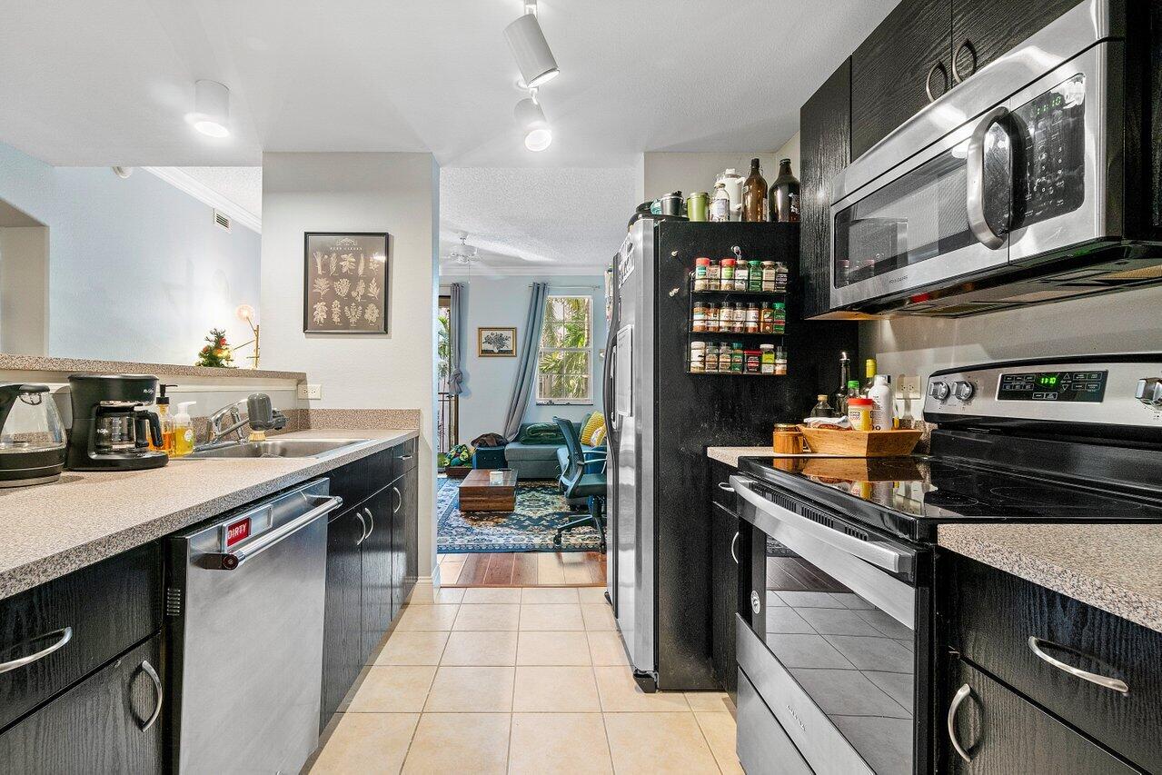 533 NE 3rd Avenue 313