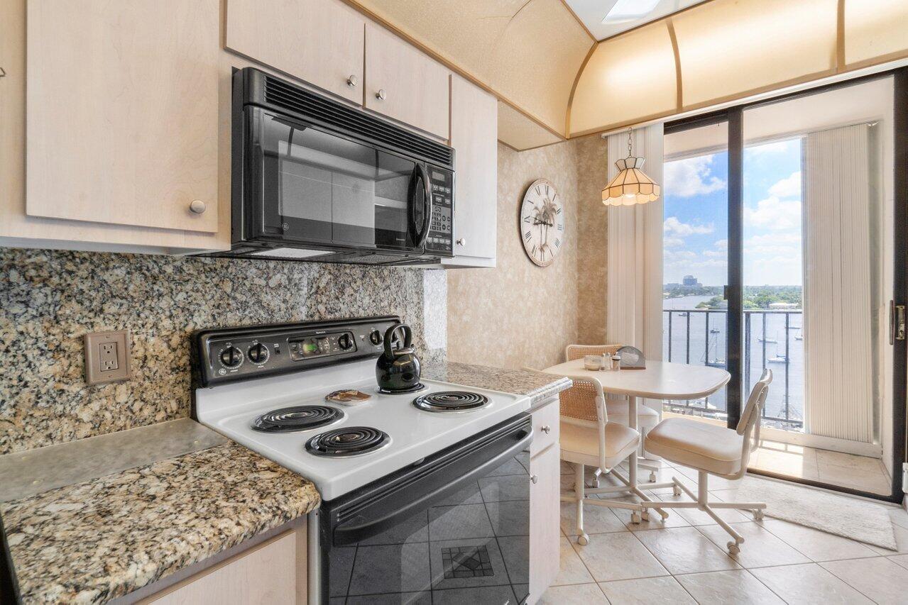 322 Buchanan Street 1207