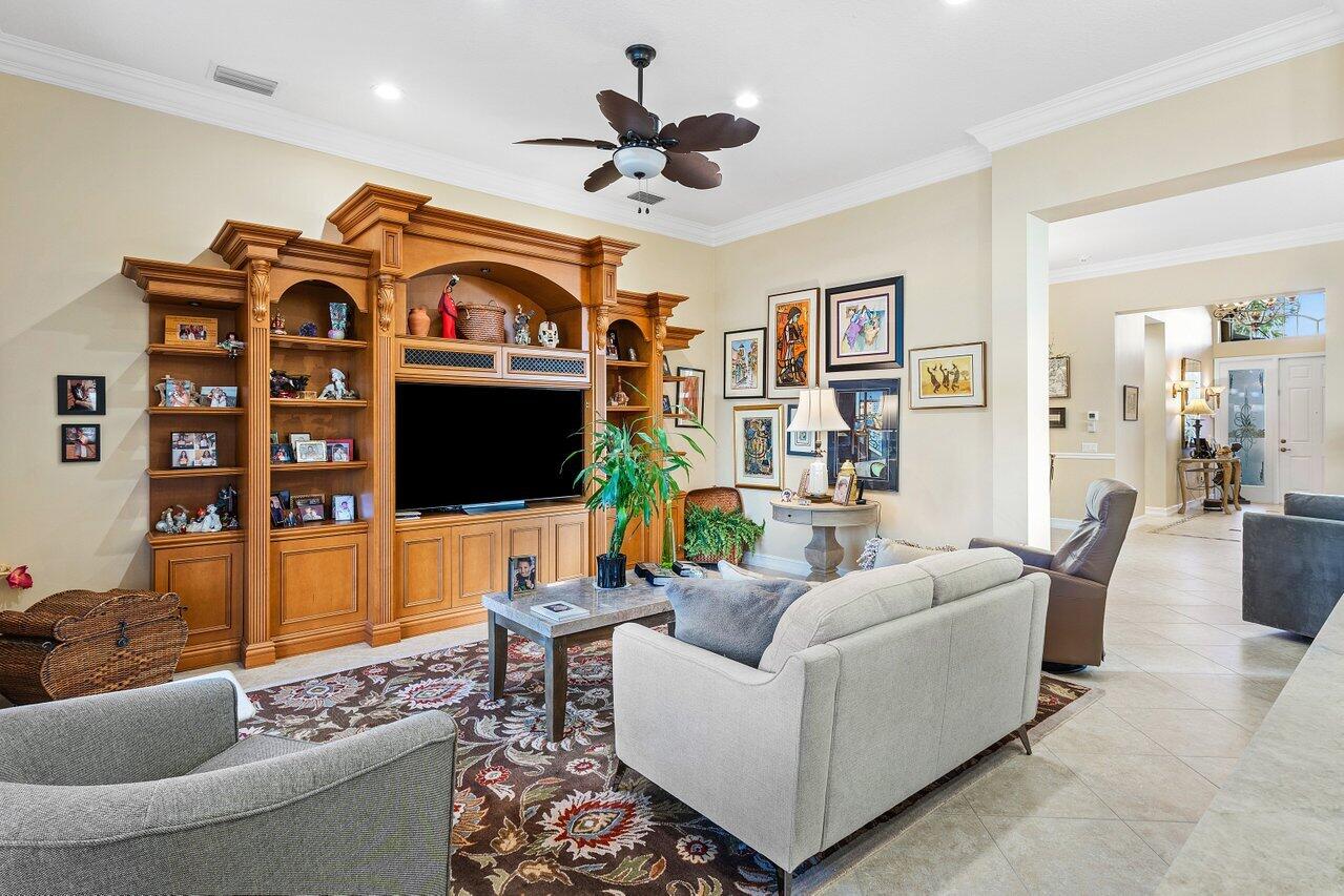 6807 Shamrock Trail
