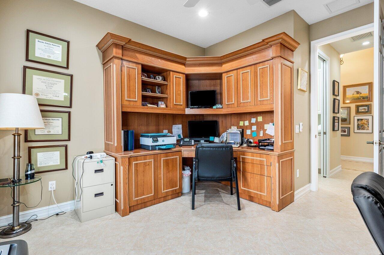 6807 Shamrock Trail
