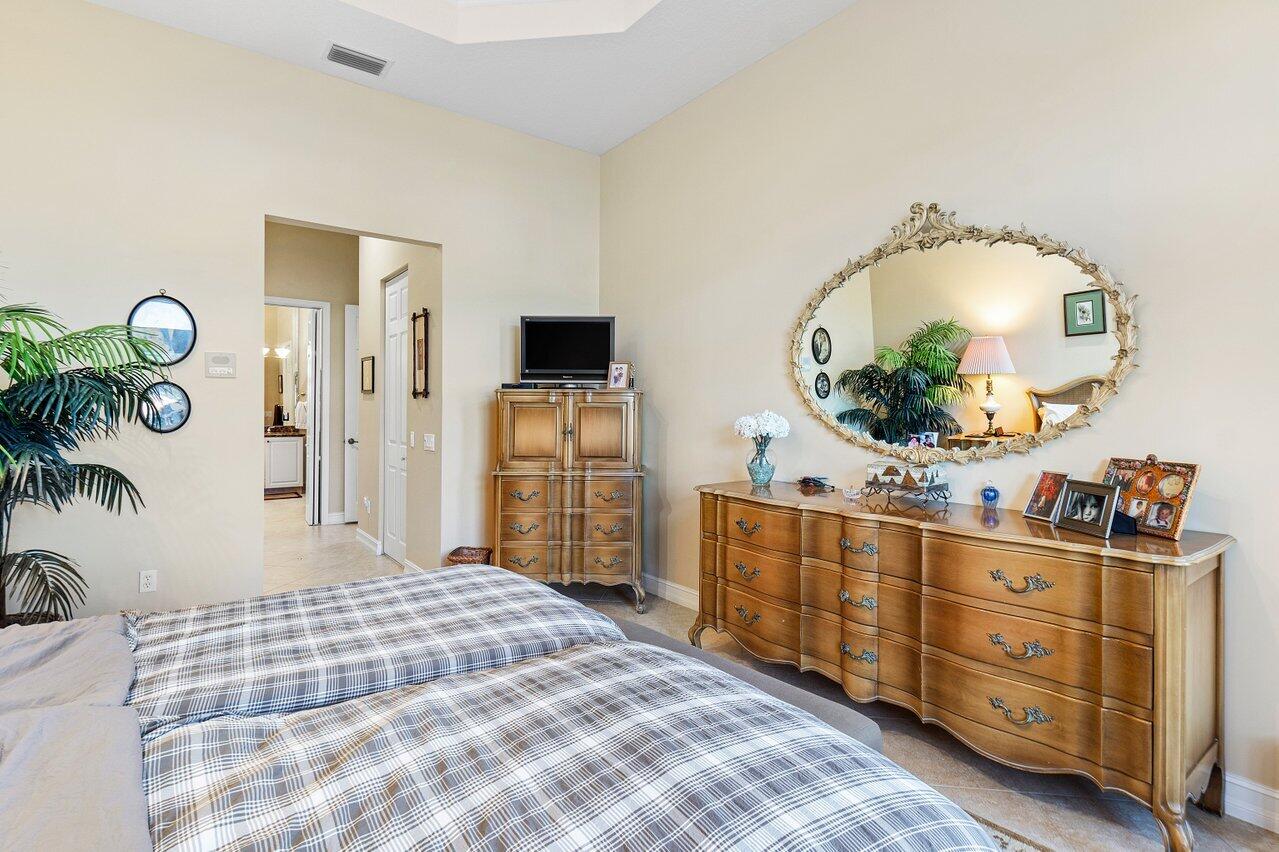 6807 Shamrock Trail
