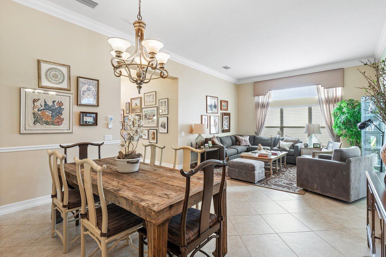 6807 Shamrock Trail