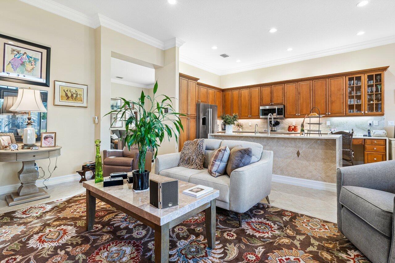 6807 Shamrock Trail