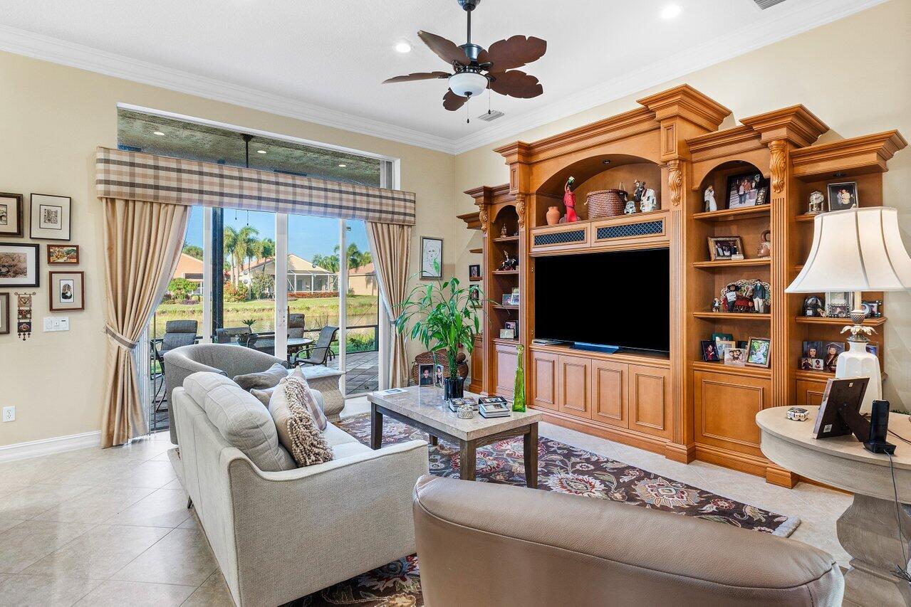 6807 Shamrock Trail