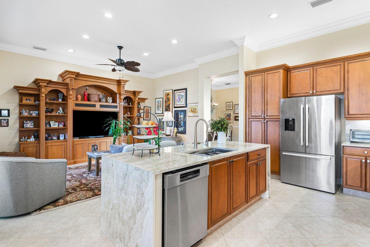 6807 Shamrock Trail