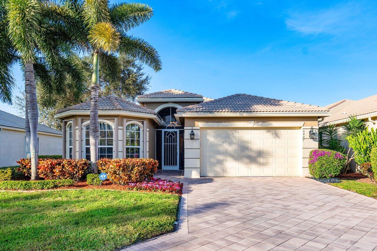 6807 Shamrock Trail