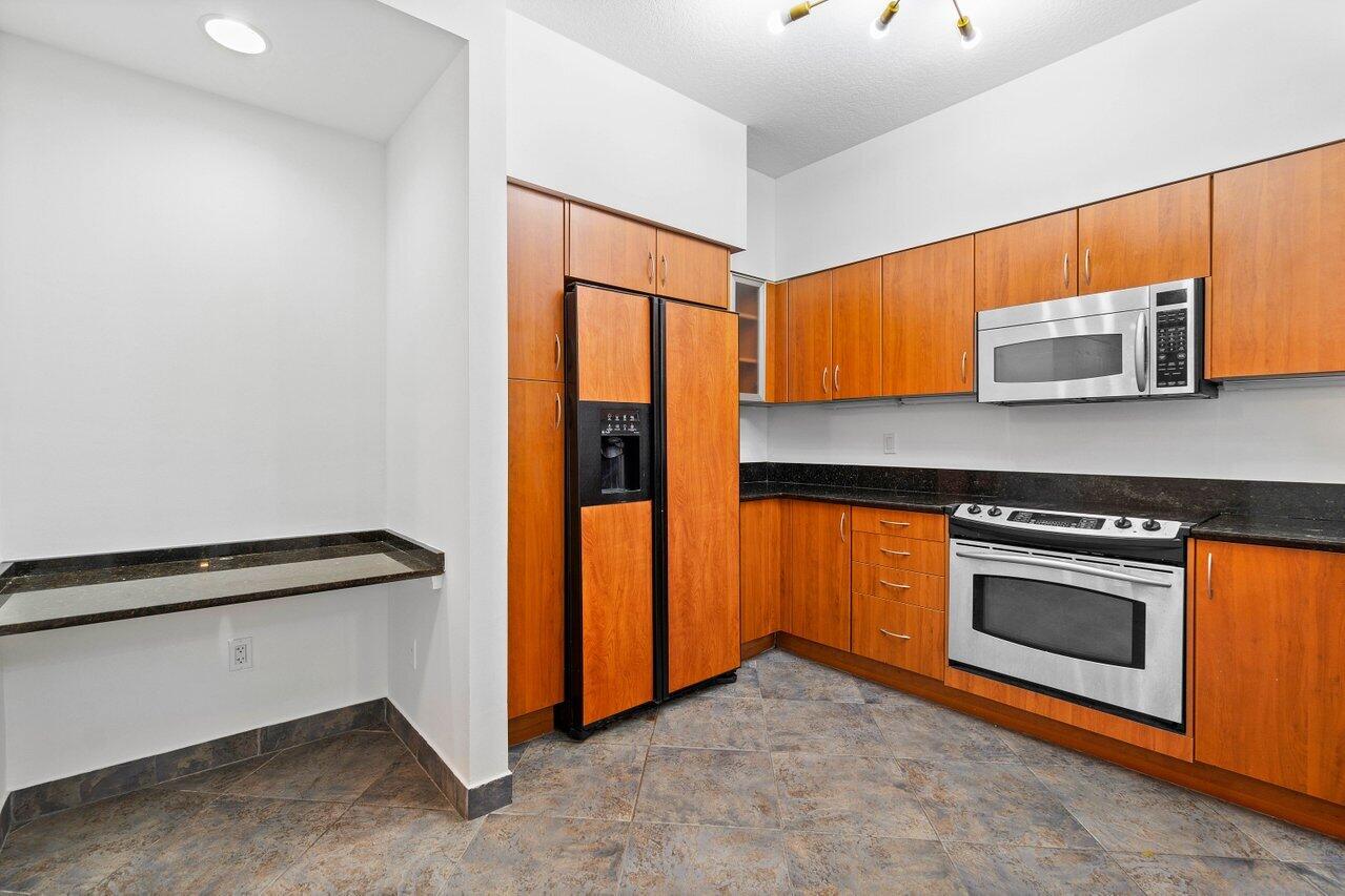 233 S Federal Hwy 408 Highway 408