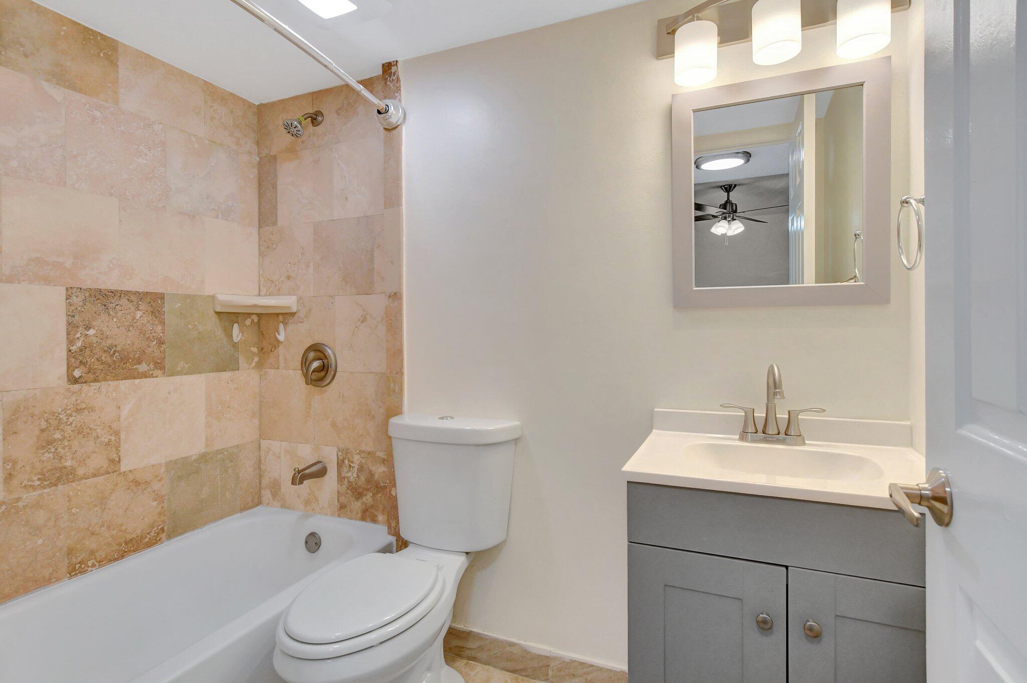 3939 NE 5th Avenue, B102, Boca Raton Unit: B102