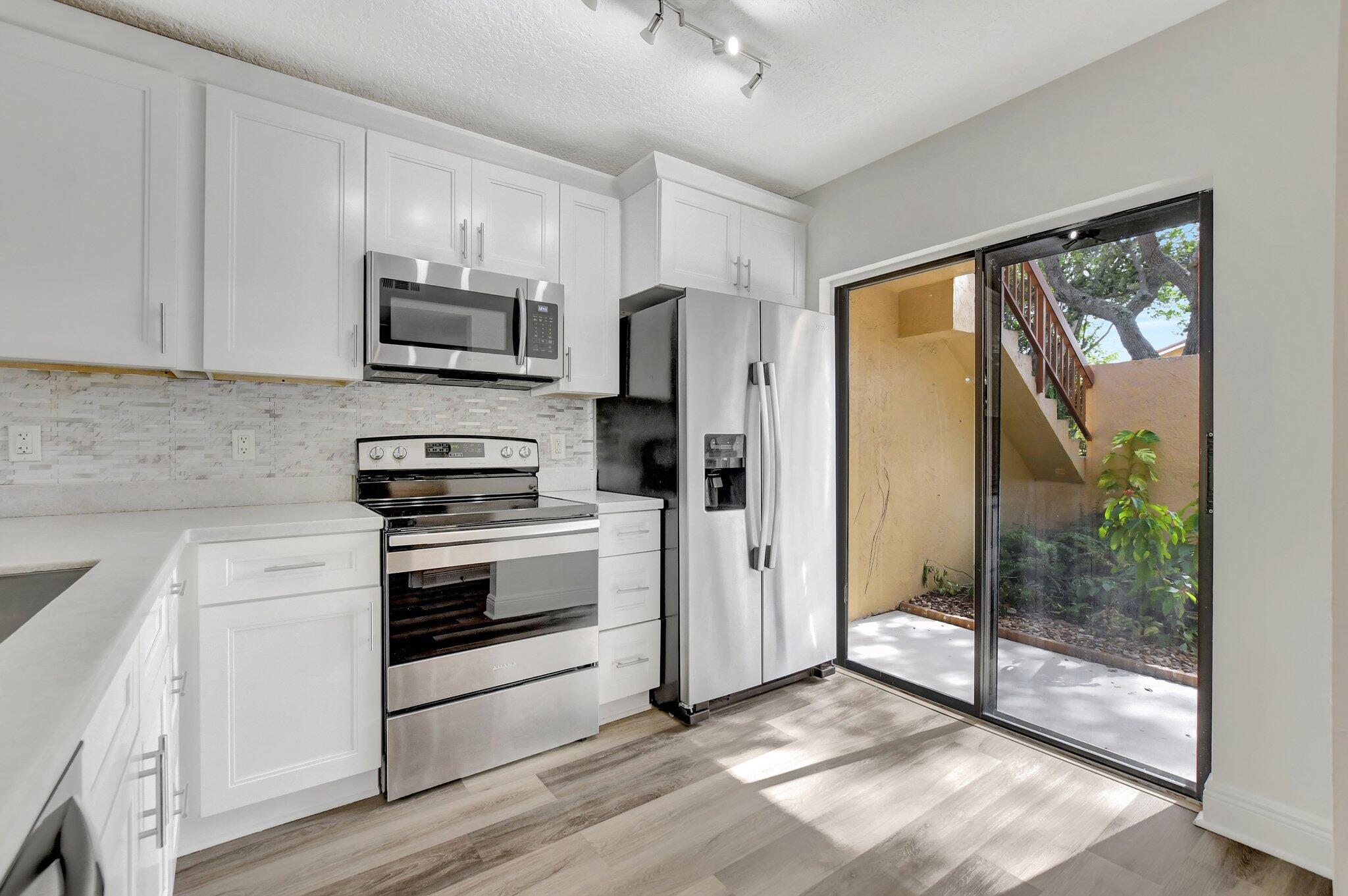 3939 NE 5th Avenue, B102, Boca Raton Unit: B102