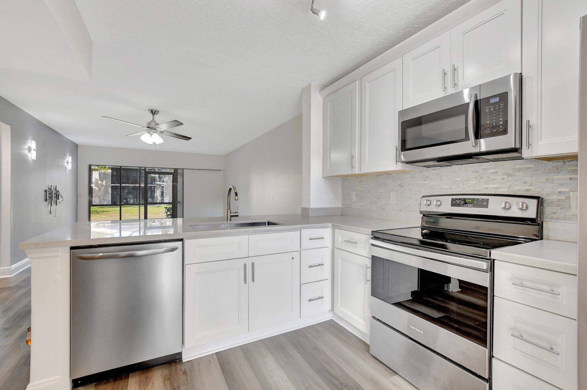 3939 NE 5th Avenue, B102, Boca Raton Unit: B102