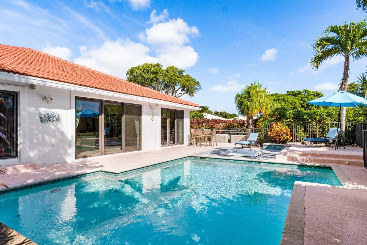 4 Estate Drive