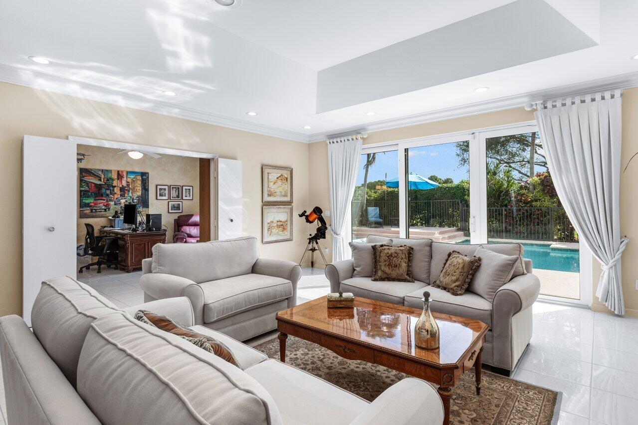 4 Estate Drive