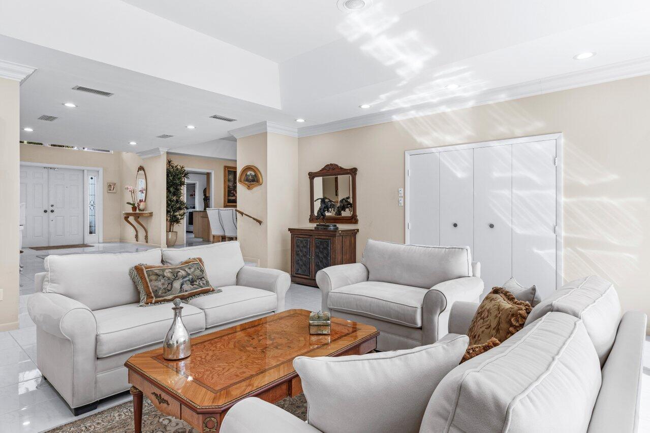 4 Estate Drive