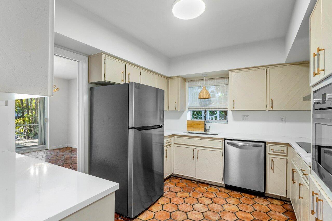 4313 W Tradewinds Avenue 1-2