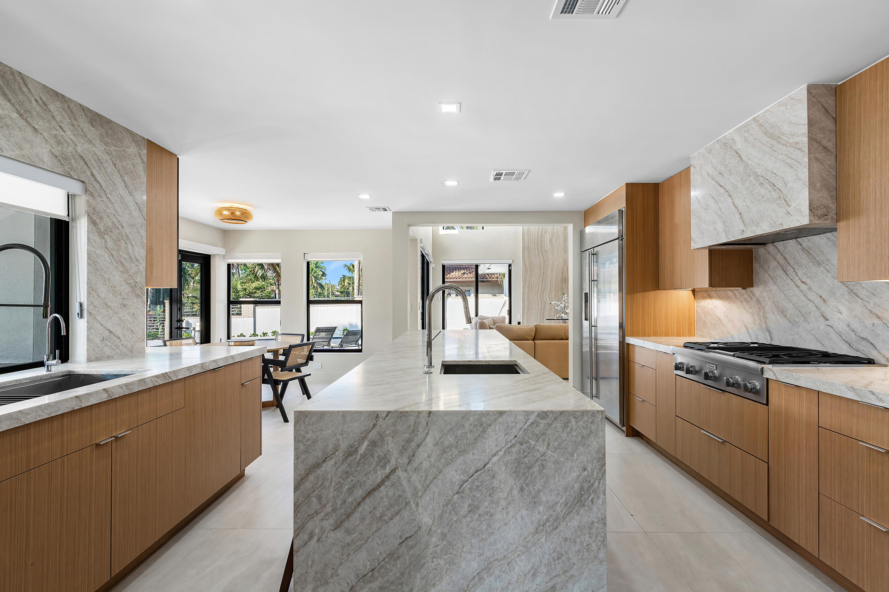 425 Coral Way
