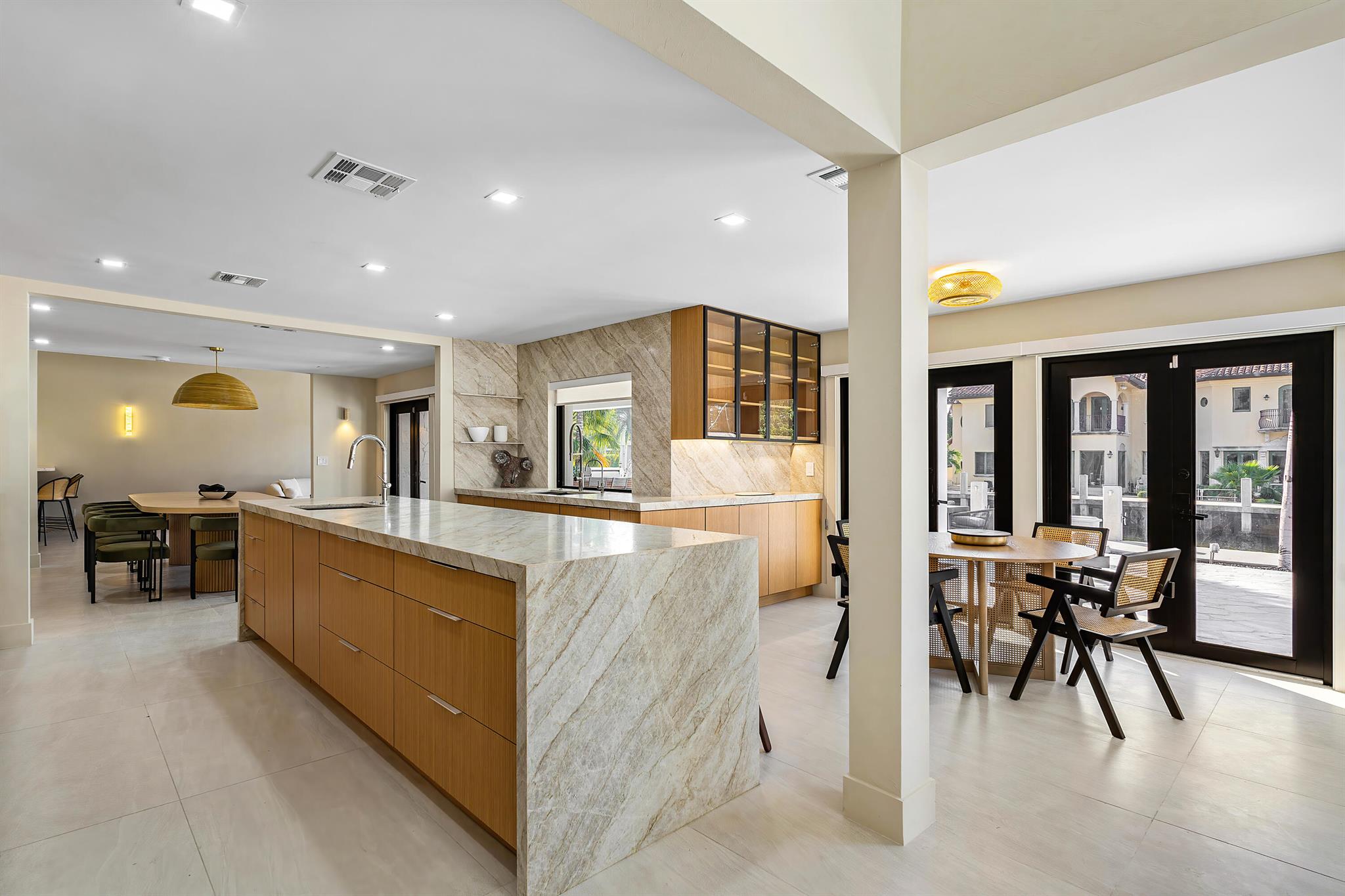 425 Coral Way