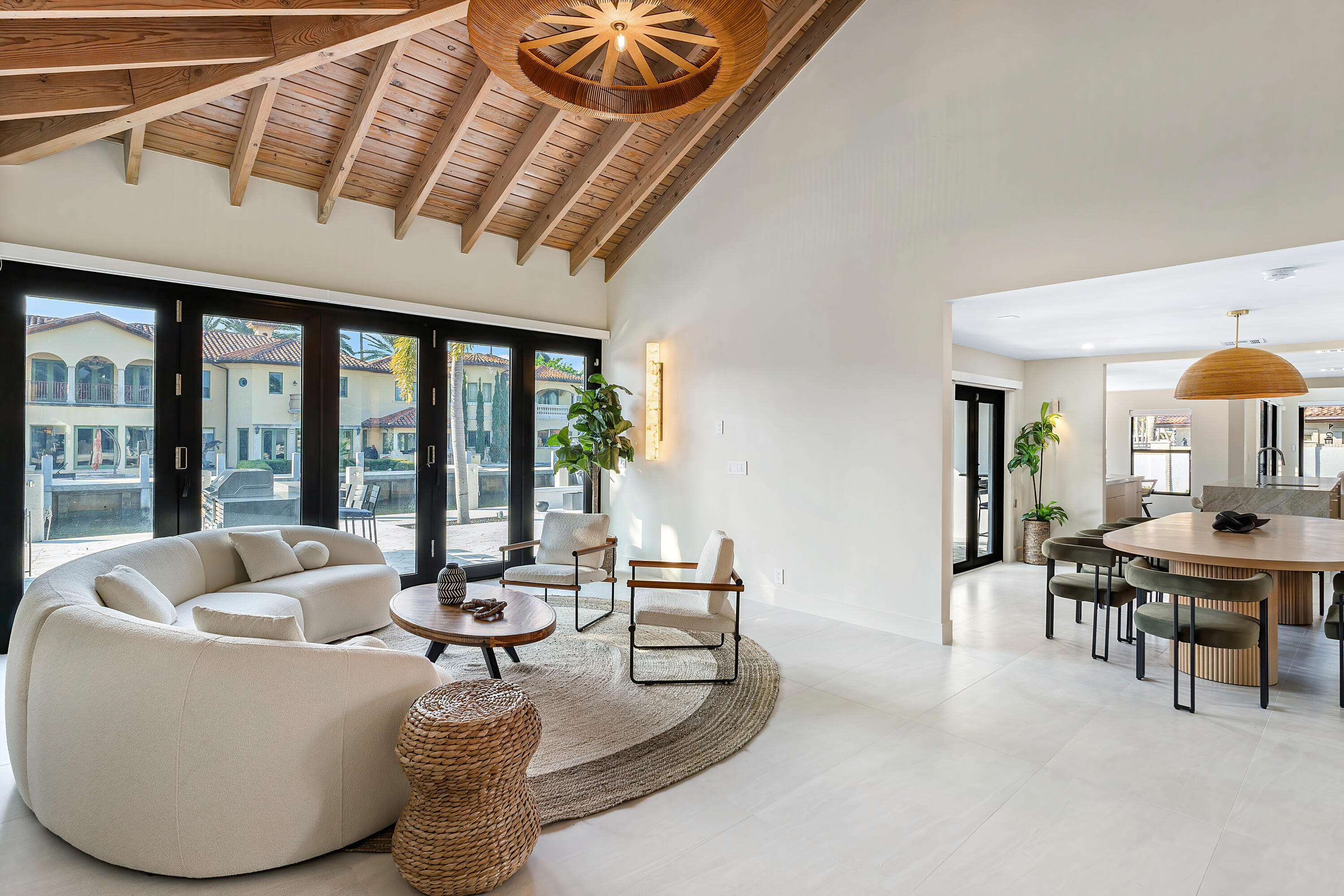 425 Coral Way