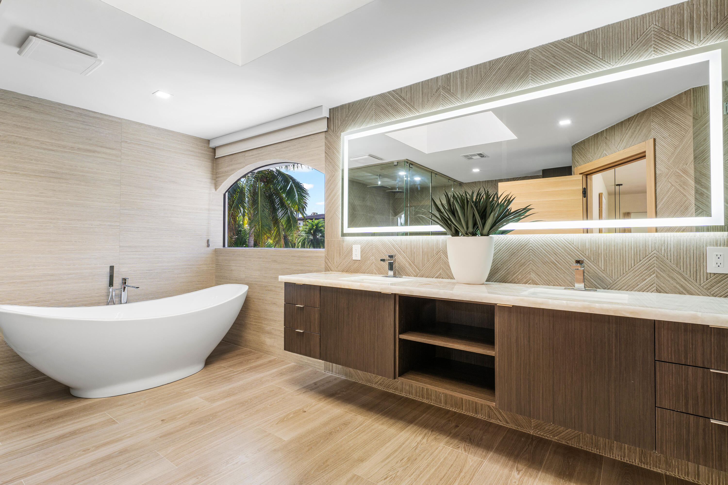 425 Coral Way