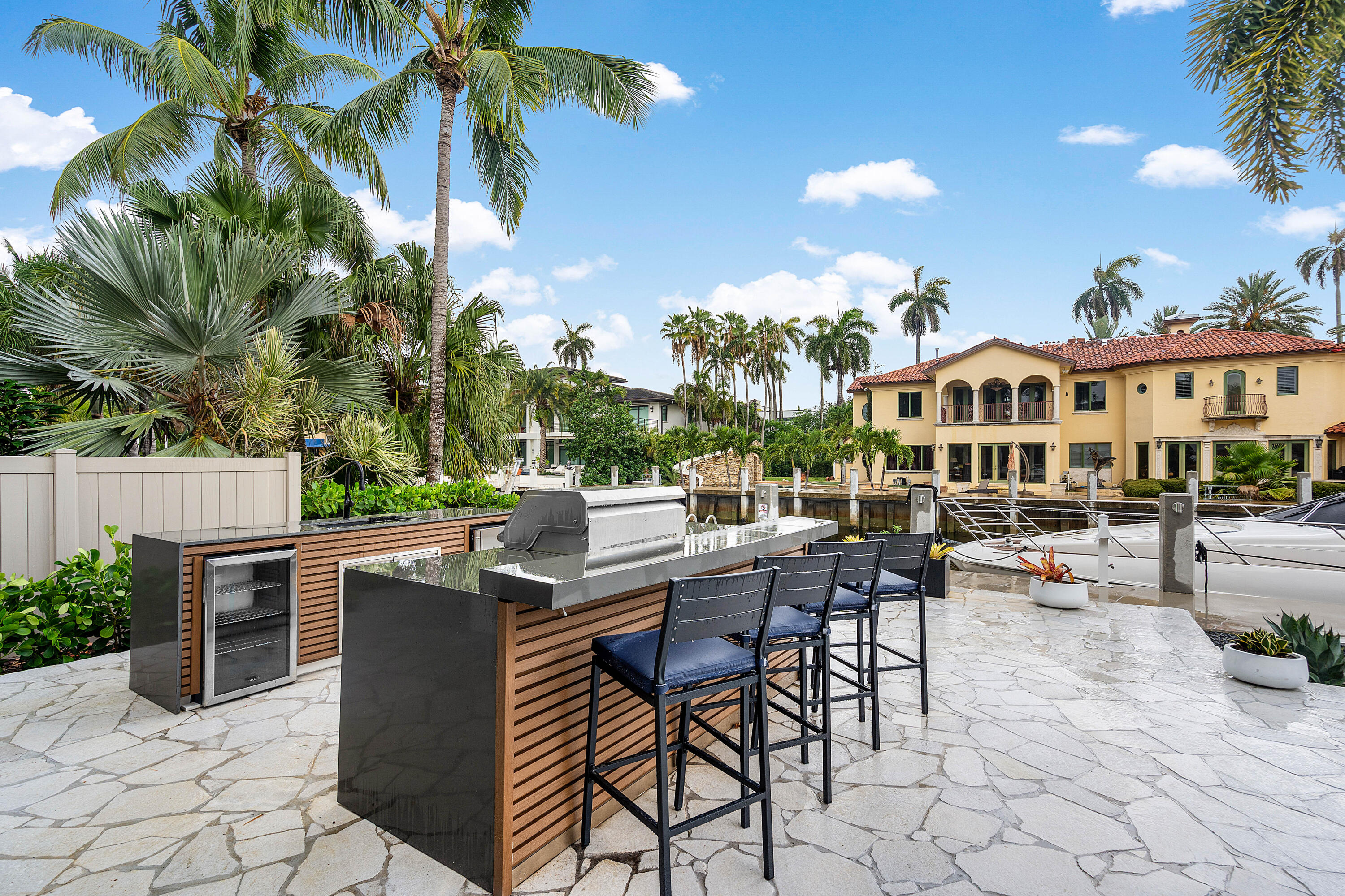 425 Coral Way