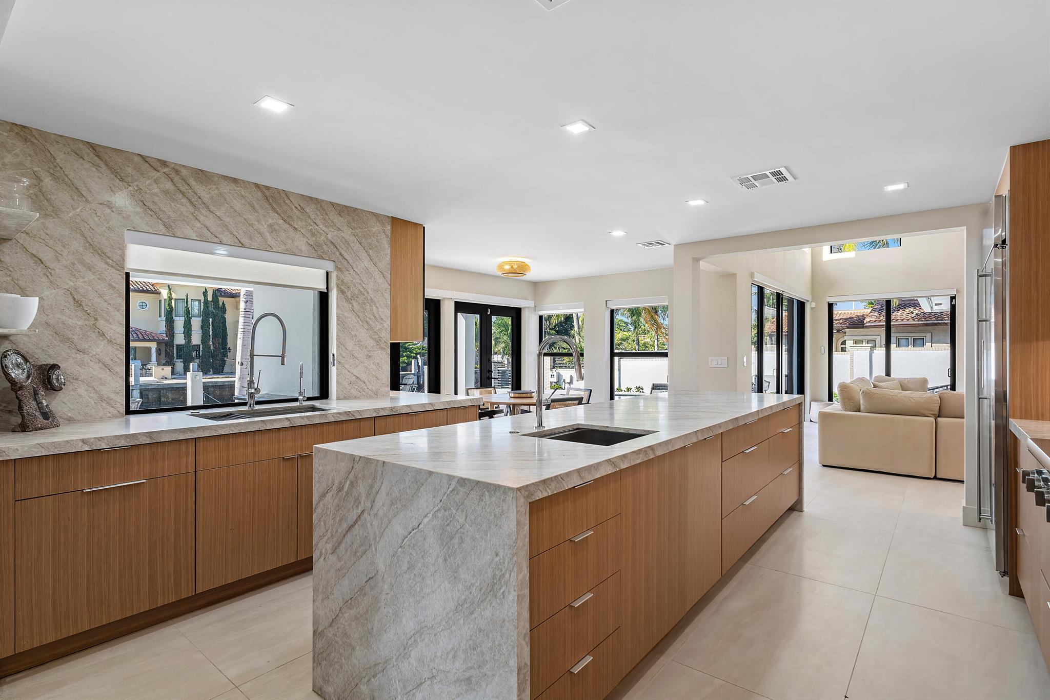 425 Coral Way