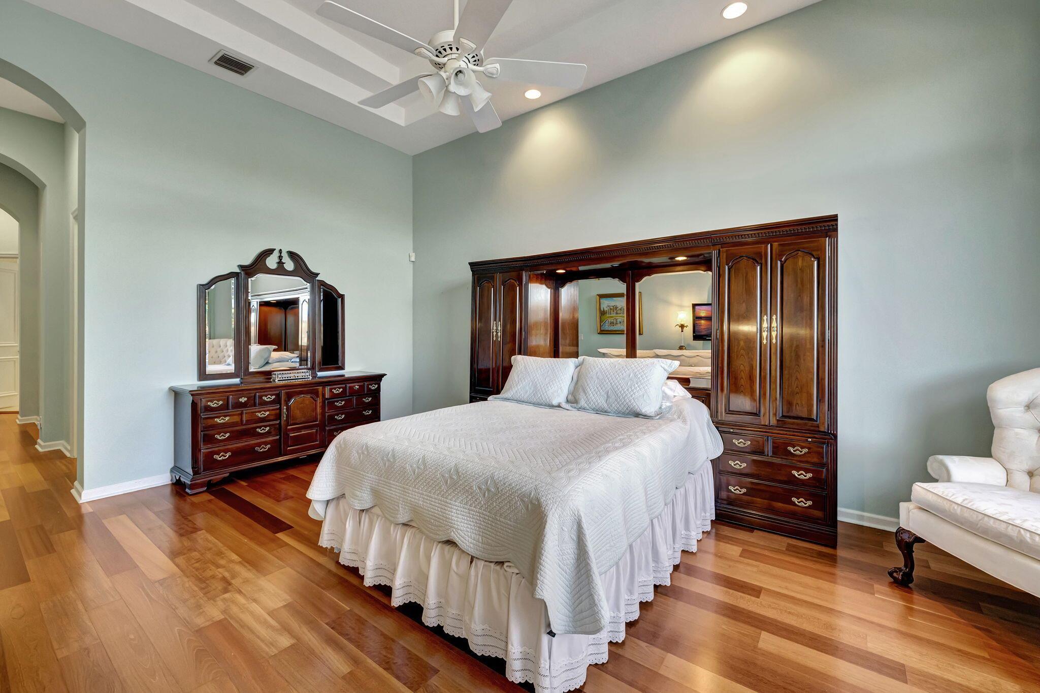 17987 Lake Azure Way