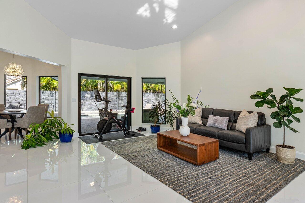 10791 Avenida Santa Ana