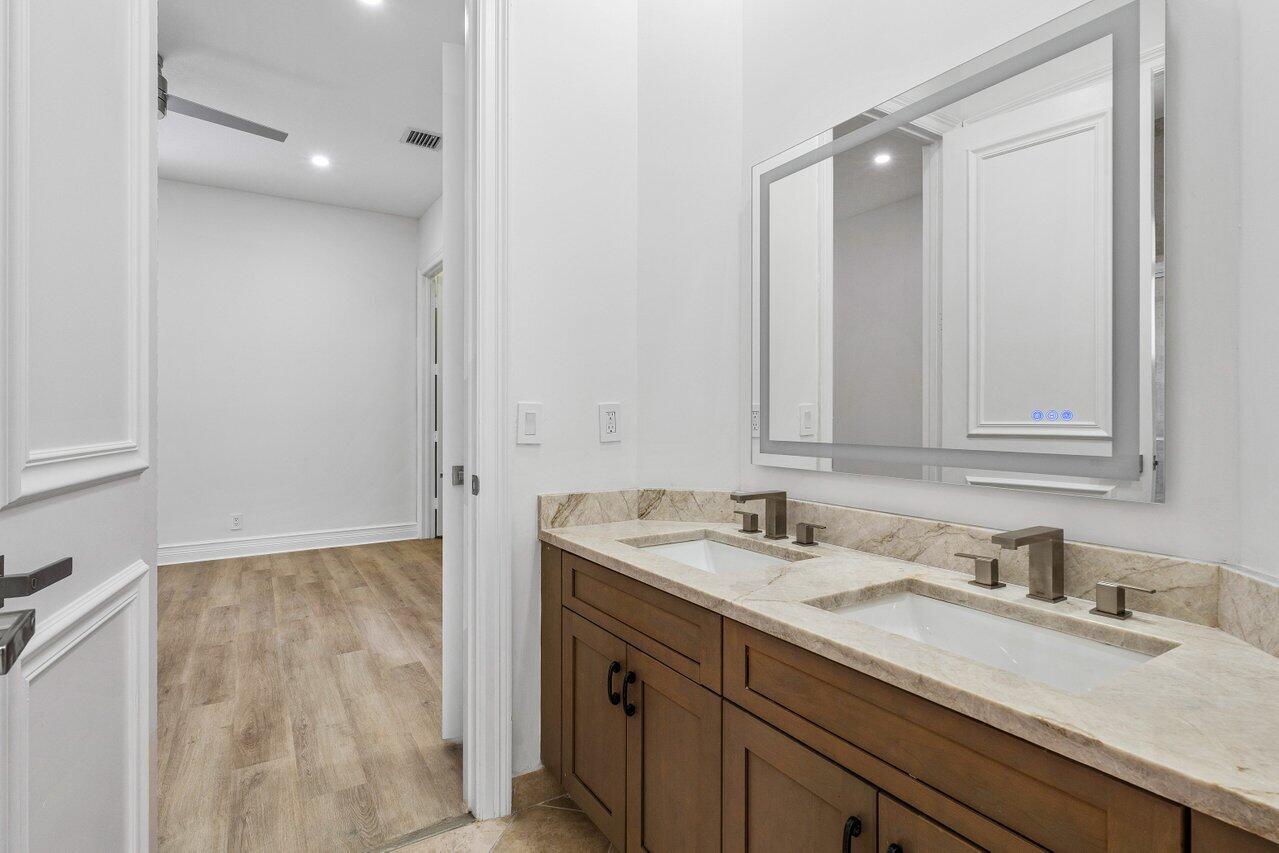 17939 Lake Azure Way