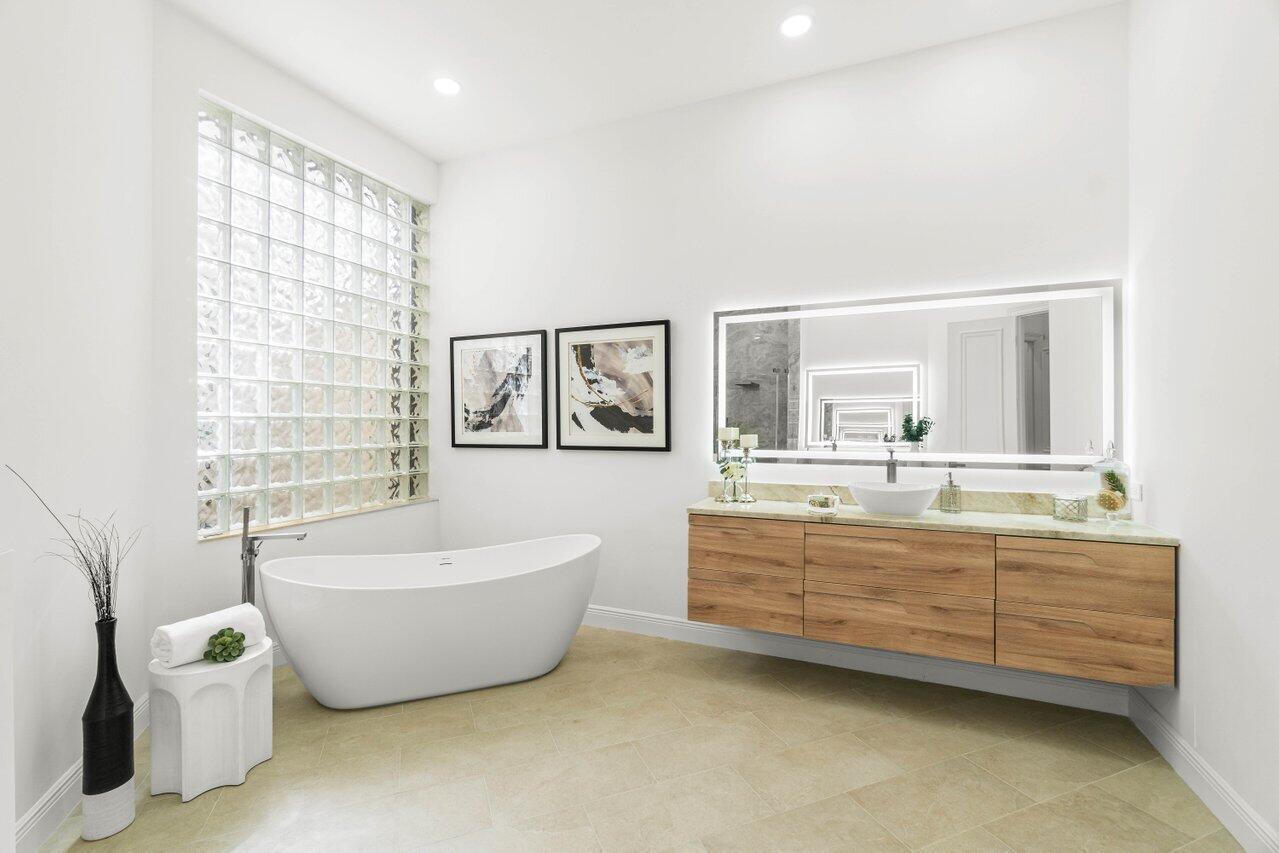 17939 Lake Azure Way