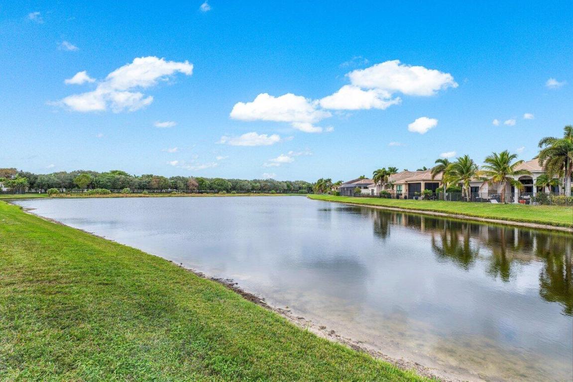 17939 Lake Azure Way