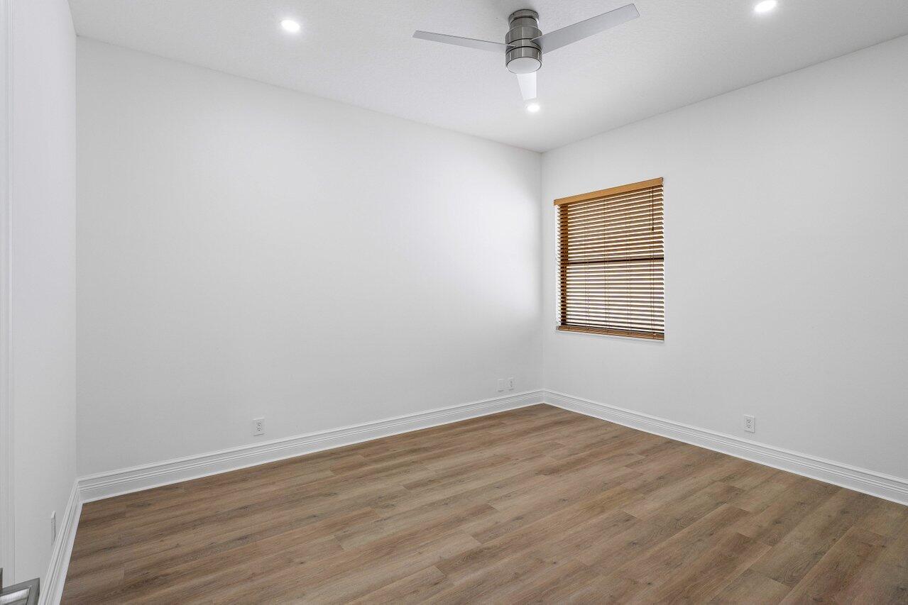 17939 Lake Azure Way