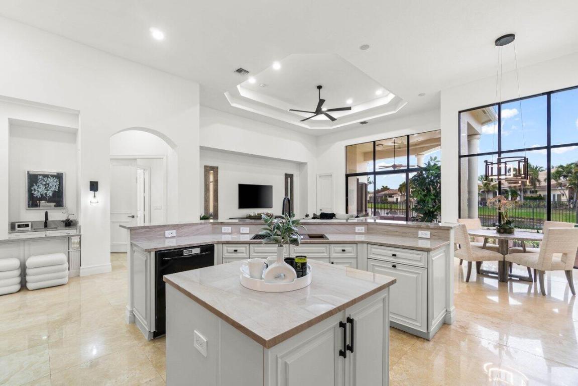 17939 Lake Azure Way