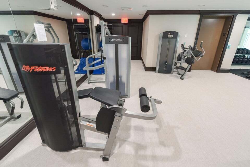 1063 Hillsboro Mile 301