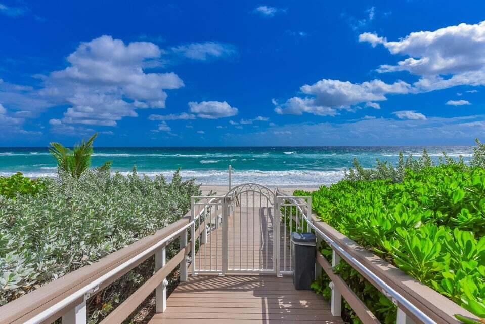 1063 Hillsboro Mile 301