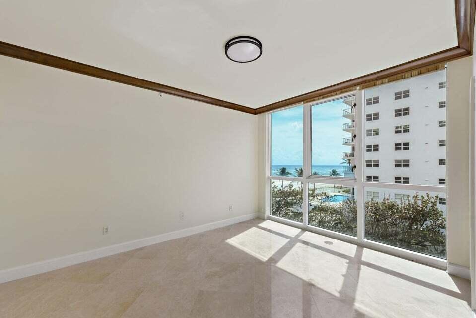 1063 Hillsboro Mile 301