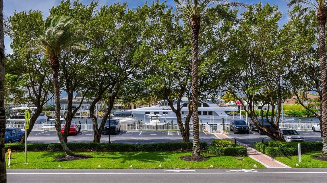 1063 Hillsboro Mile 301