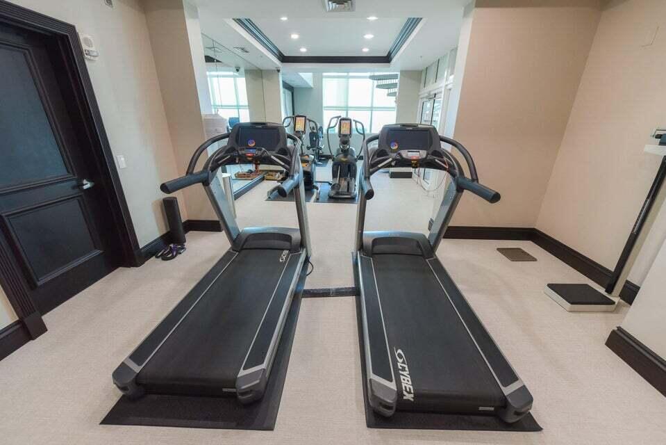 1063 Hillsboro Mile 301