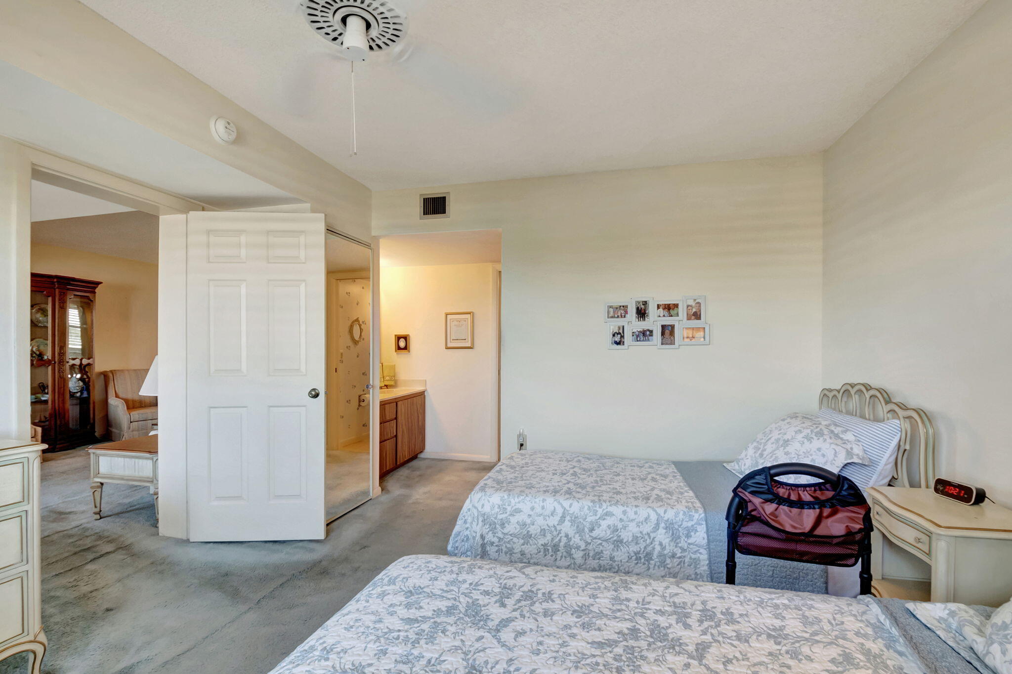 6037 Balboa Circle 401