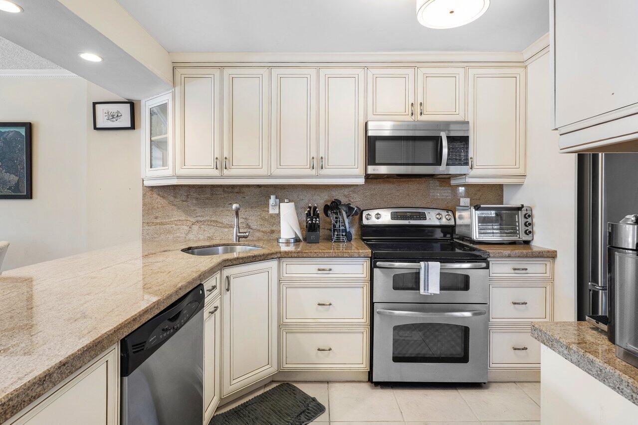10 Royal Palm Way Unit 202