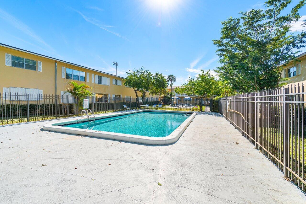 420 SE 2nd Avenue B2