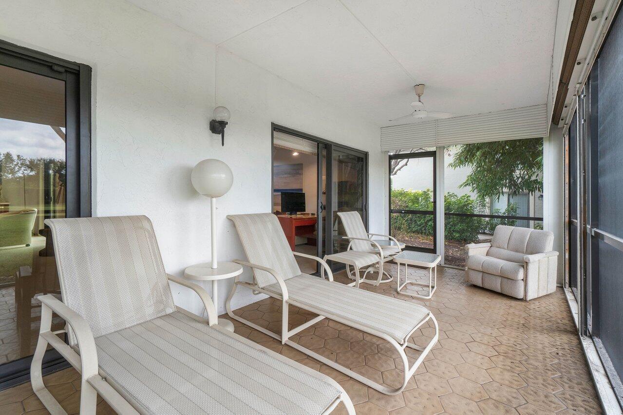 11 Stratford Drive E A