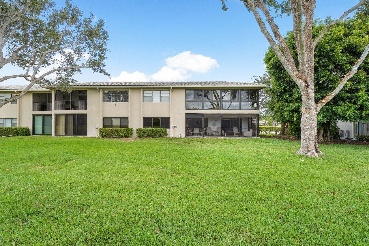 11 Stratford Drive E A