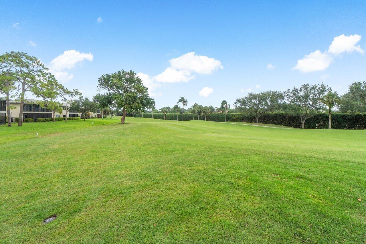 11 Stratford Drive E A