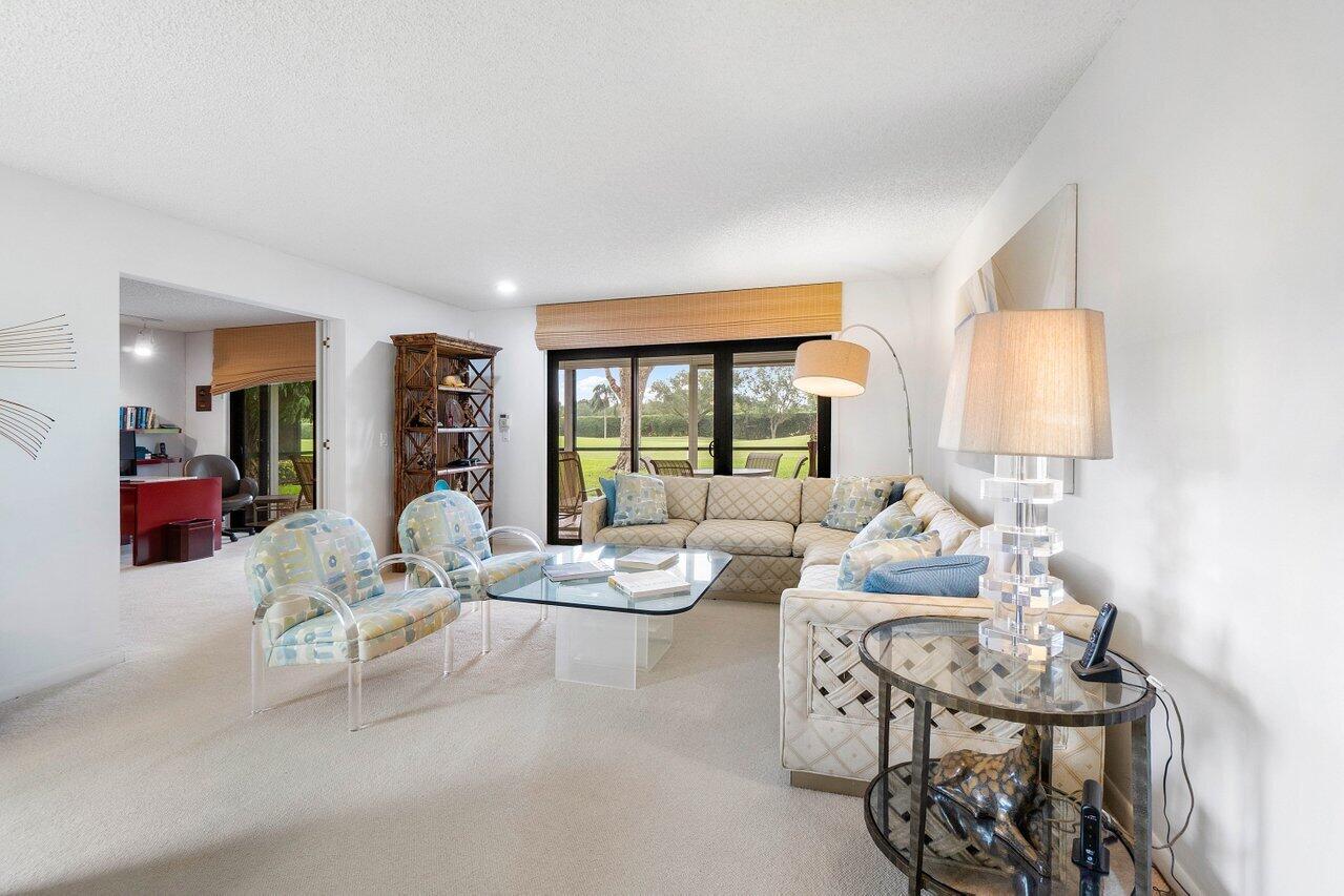 11 Stratford Drive E A